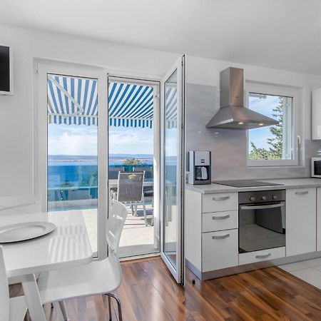 Stunning Apartment In Dramalj With House Sea View Zewnętrze zdjęcie